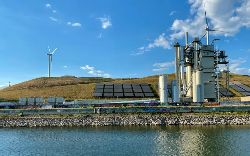 Maximize Renewable Energy Efficiency with Wind and Solar Hybrid Solutions - Carbon Culture Solar Solutions